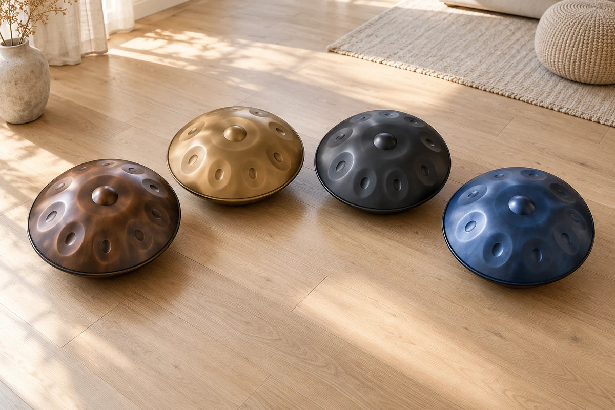 Quatre handpans de finitions différentes disposés côte à côte pour comparer les gammes Image